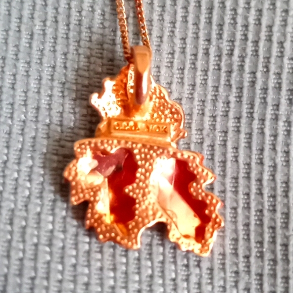 BLACK HILLS GOLD LADYBUG ๐ AND LEAVES NECKLACE - Picture 4 of 9